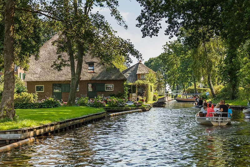 Giethoorn Day Trip